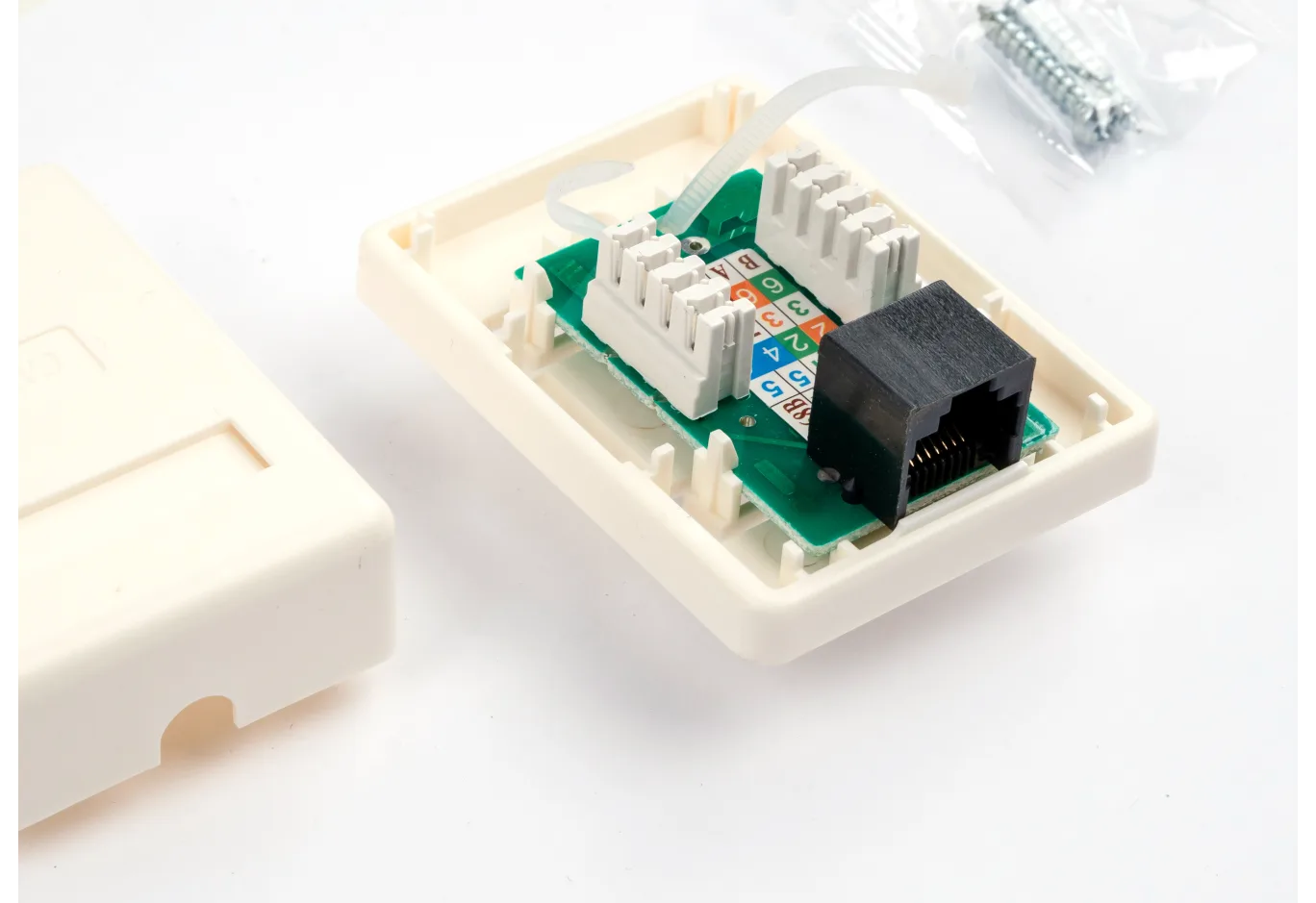 Computer outlet RJ45x1 UTP cat.5e 8P8C Vinga (VCPRJ45O1NE)